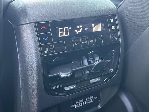 Used 2025 Jeep Grand Cherokee L Limited w/ Black Appearance Package AWD/4WD image 21