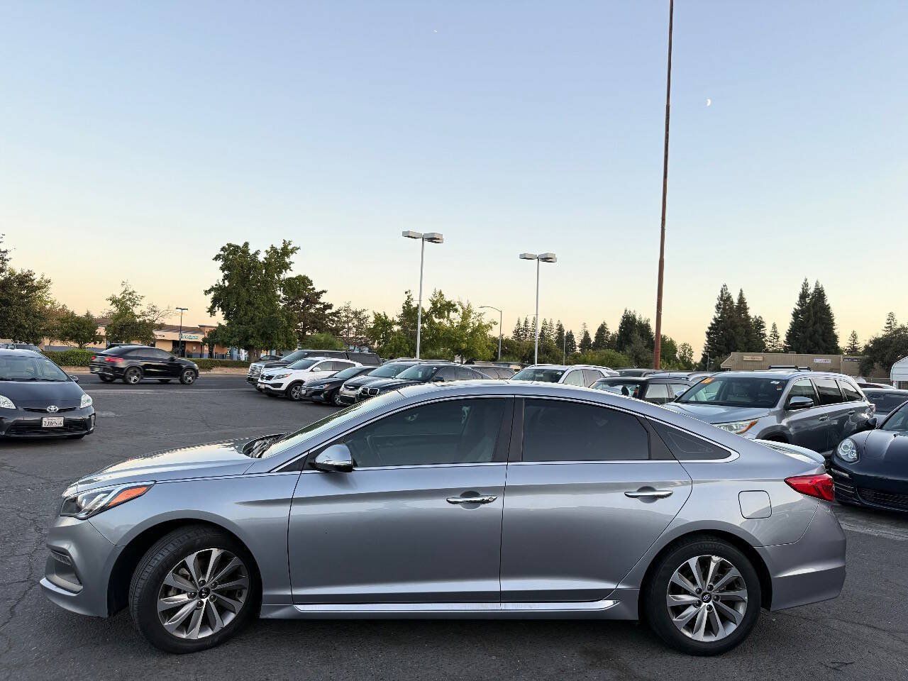 Used 2016 Hyundai Sonata Sport w/ Option Group 1V FWD image 4