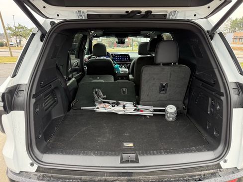 Used 2024 Chevrolet Traverse RS image 9