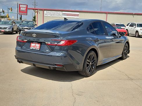 Used 2025 Toyota Camry SE FWD image 3