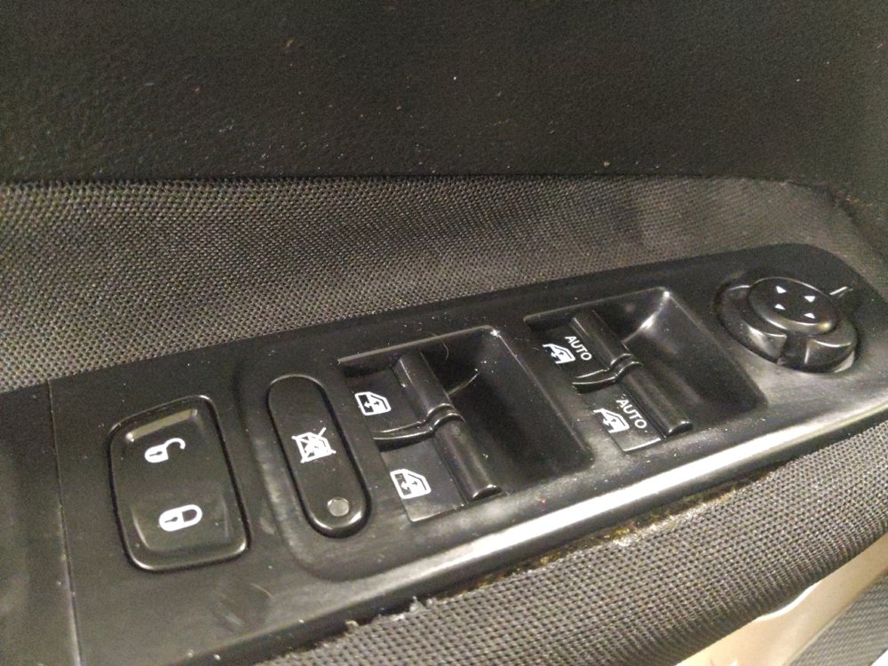 Used 2016 Jeep Renegade Latitude w/ Popular Equipment Group FWD image 27