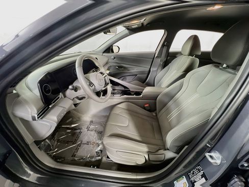Used 2023 Hyundai Elantra SEL w/ Convenience Package FWD image 21