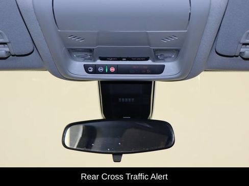 Used 2022 Chevrolet Equinox LT AWD/4WD image 25