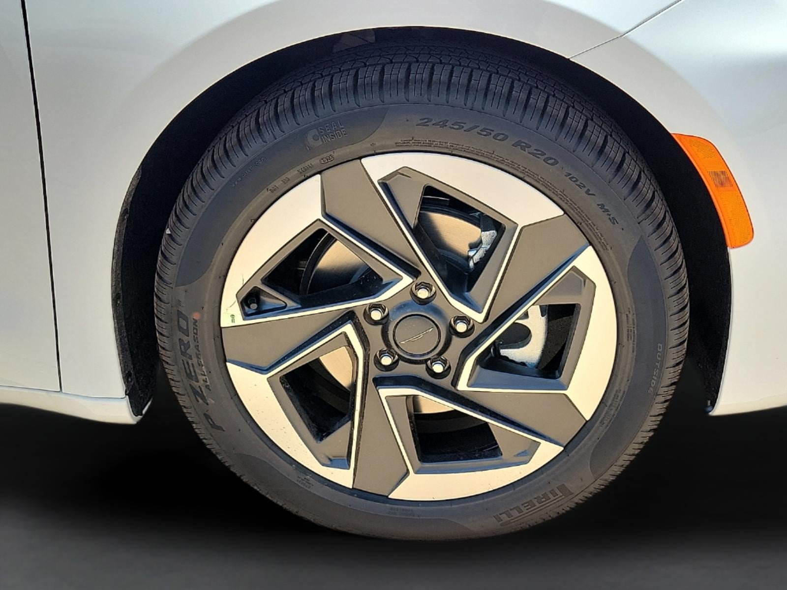 New 2027 Chrysler Pacifica Limited FWD image 7