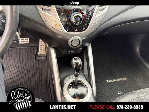 Used 2012 Hyundai Veloster w/ Style Pkg image 9