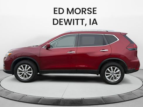 Used 2019 Nissan Rogue SV image 2