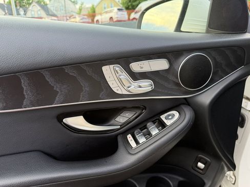 Used 2018 Mercedes-Benz GLC 300 4MATIC image 11