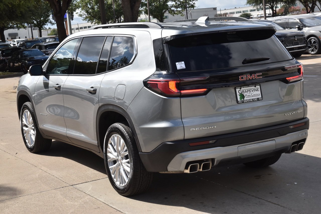 Used 2026 GMC Acadia Elevation w/ Elevation Premium Package FWD image 10