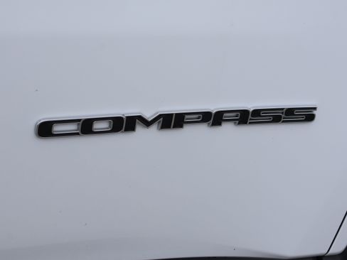 Used 2025 Jeep Compass Limited image 9