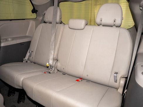 Used 2020 Toyota Sienna XLE image 10