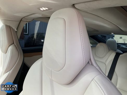 Used 2018 Tesla Model X 75D image 17