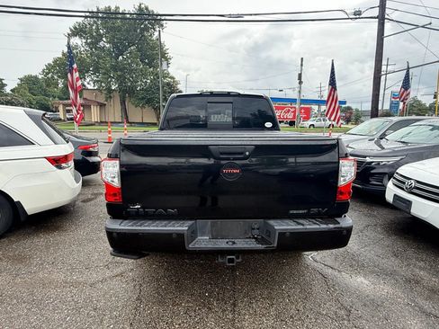 Used 2018 Nissan Titan SV w/ SV Convenience Package RWD image 16
