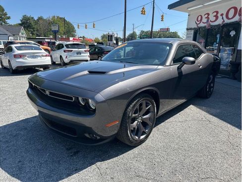 Used 2018 Dodge Challenger SXT Plus RWD image 3