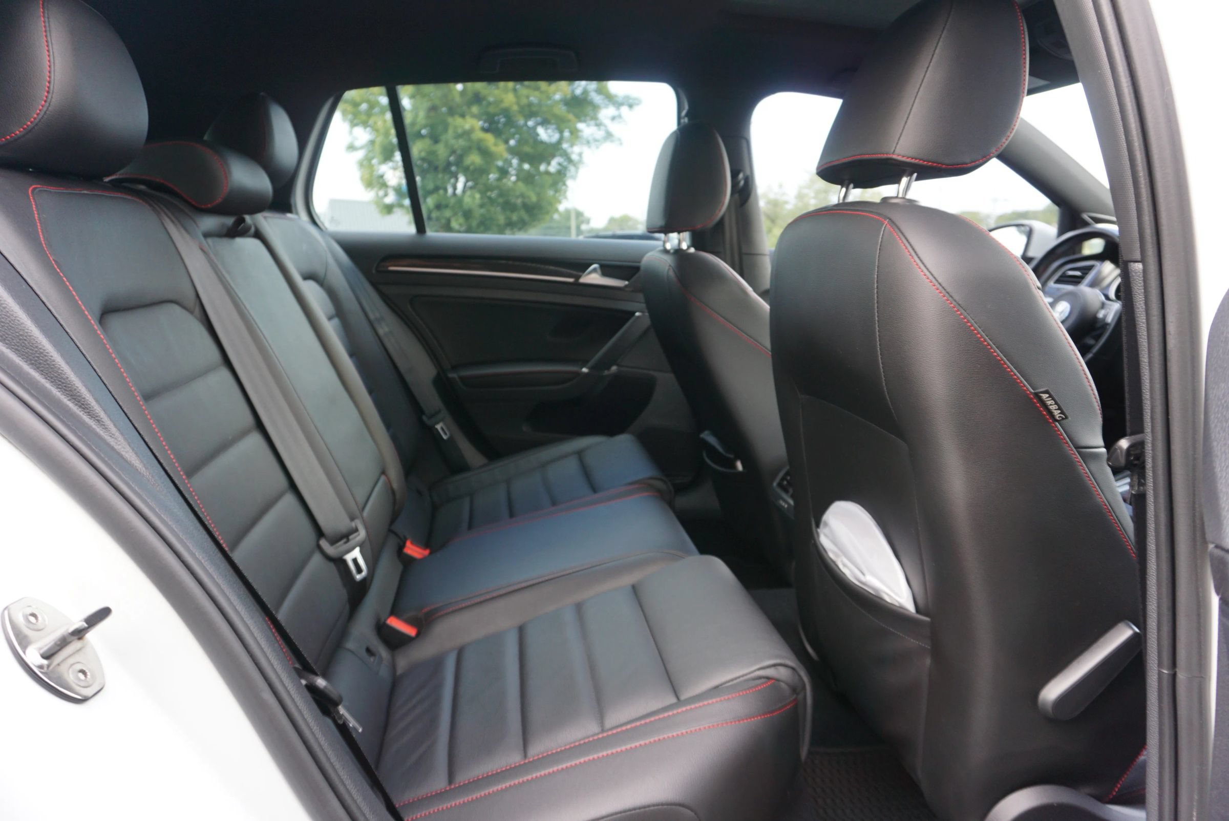 Used 2017 Volkswagen GTI SE FWD image 21