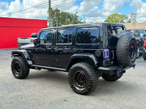 Used 2016 Jeep Wrangler Unlimited Rubicon AWD/4WD image 3