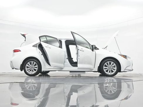 Used 2025 Toyota Corolla LE w/ LE Premium Package FWD image 38