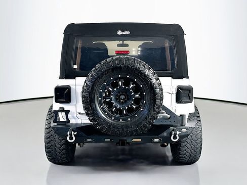 Used 2019 Jeep Wrangler Unlimited Sahara AWD/4WD image 6