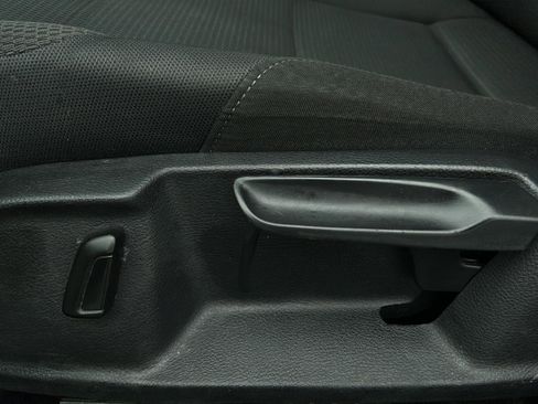 Used 2019 Volkswagen Golf S image 28