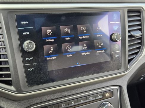 Used 2021 Volkswagen Atlas Cross Sport SE w/ Panoramic Sunroof Package image 20