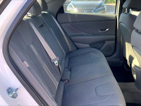 Used 2025 Hyundai Elantra SEL FWD image 22