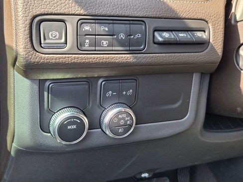 Used 2022 GMC Yukon Denali RWD image 10