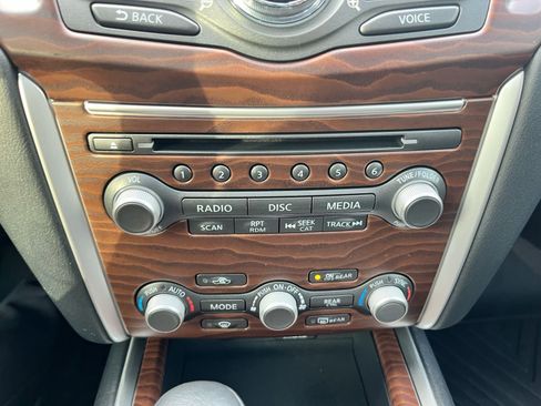 Used 2020 Nissan Pathfinder Platinum image 36