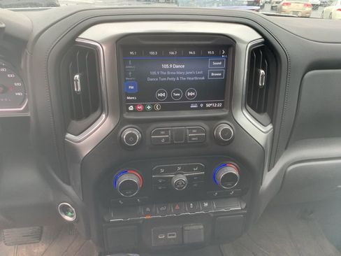 Used 2021 Chevrolet Silverado 1500 LT image 18