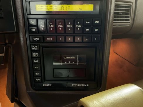 Used 1988 Cadillac Allante FWD image 21