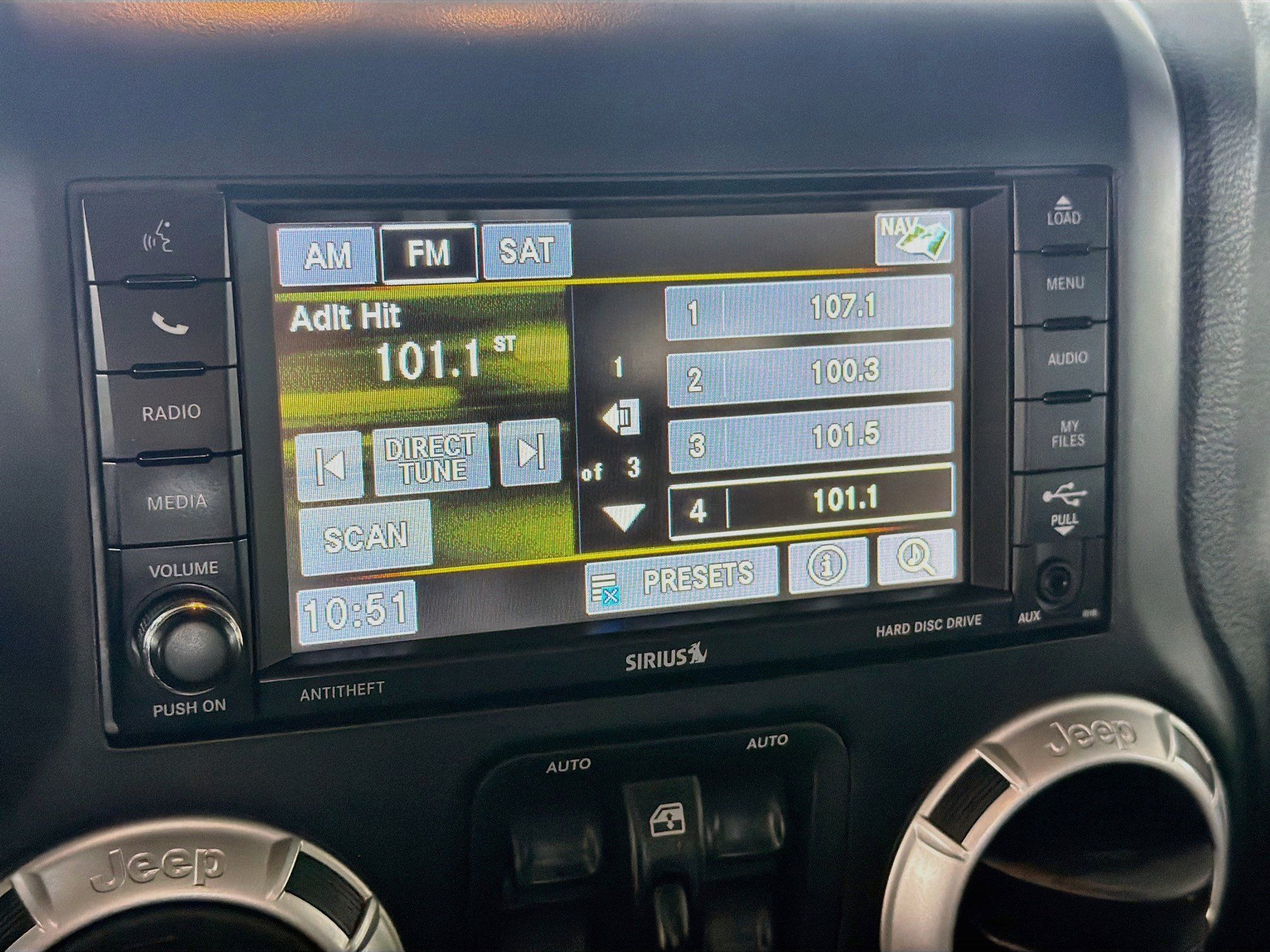Used 2013 Jeep Wrangler Unlimited Sahara w/ Connectivity Group AWD/4WD image 18