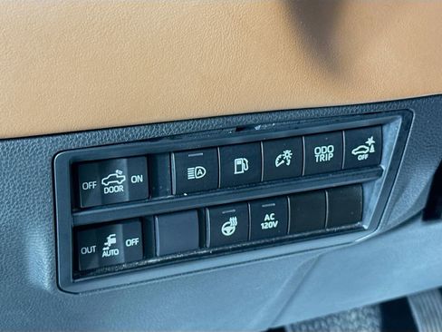 Used 2023 Toyota Tundra 1794 Edition image 11