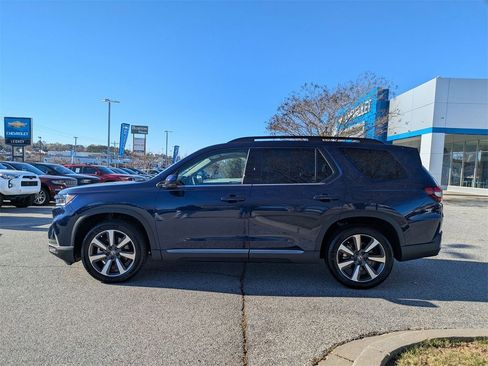 Used 2024 Honda Pilot Touring image 5
