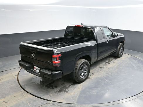 Used 2025 Nissan Frontier SV image 33
