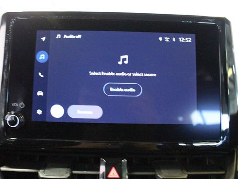 Used 2025 Toyota Corolla Cross LE image 21