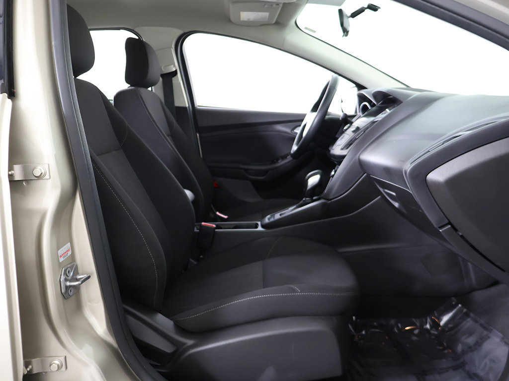 Used 2018 Ford Focus SE w/ Cold Weather Package FWD image 27