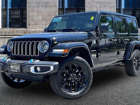 Used 2024 Jeep Wrangler Unlimited Sahara AWD/4WD image 2