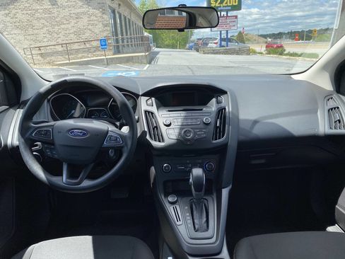 Used 2017 Ford Focus SE FWD image 23