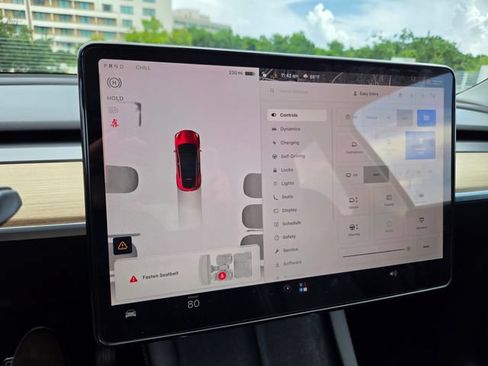 Used 2023 Tesla Model Y Long Range AWD/4WD image 29