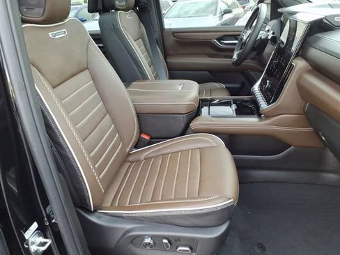 Used 2025 GMC Yukon Denali Ultimate AWD/4WD image 25