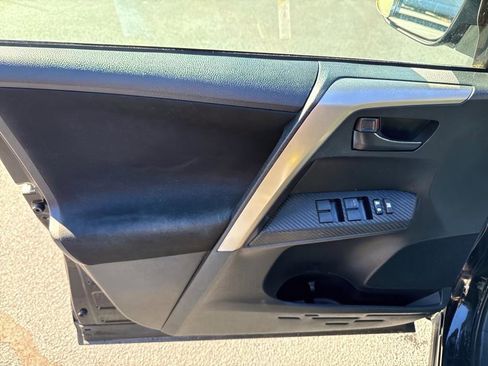 Used 2015 Toyota RAV4 LE image 15