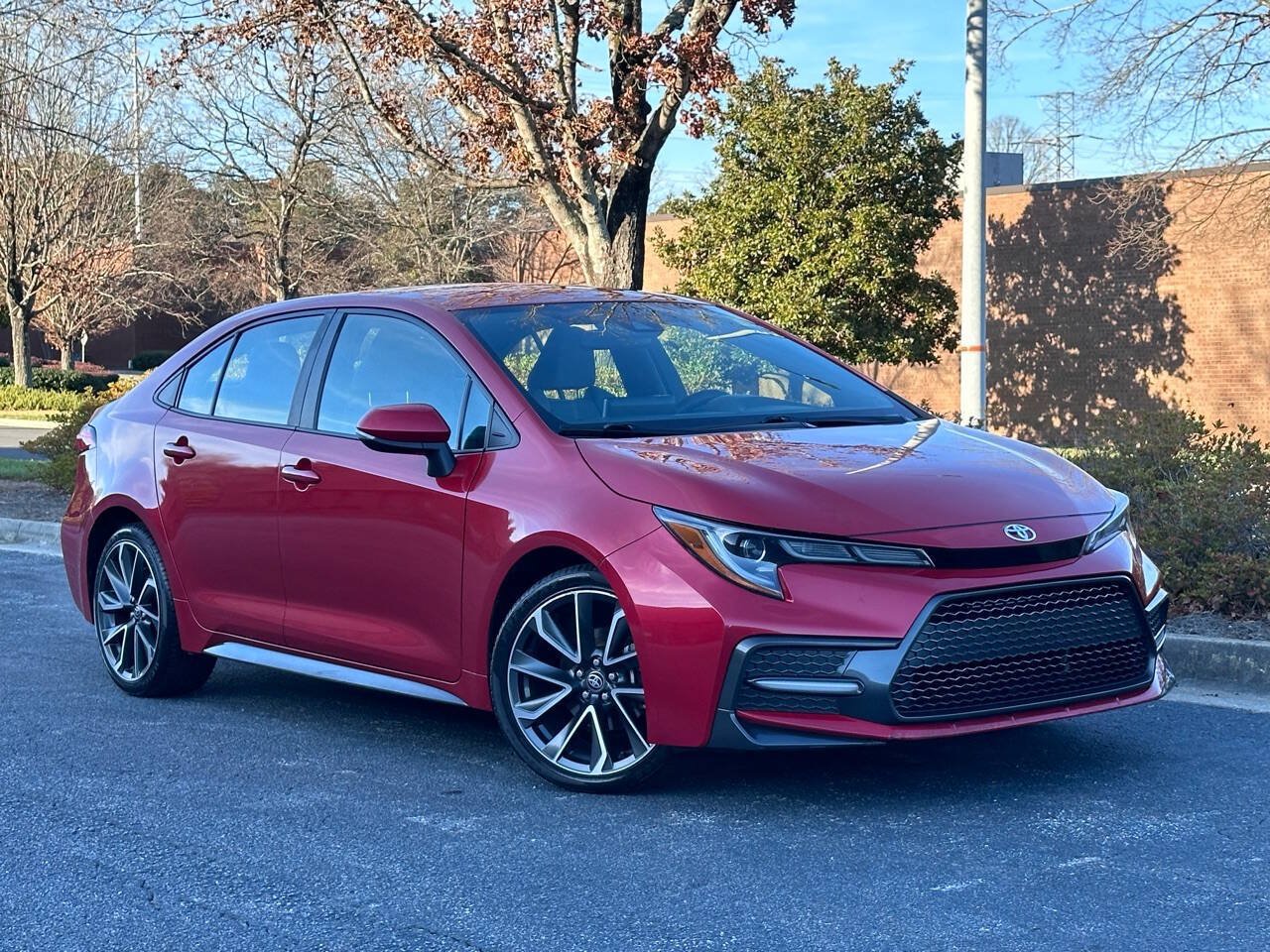 Used 2020 Toyota Corolla SE FWD image 2