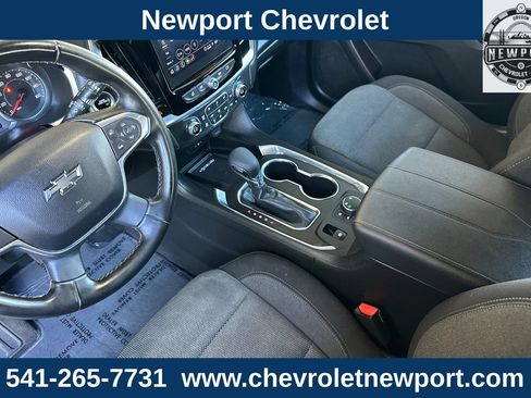 Used 2023 Chevrolet Traverse LT w/ Midnight/Sport Edition image 11