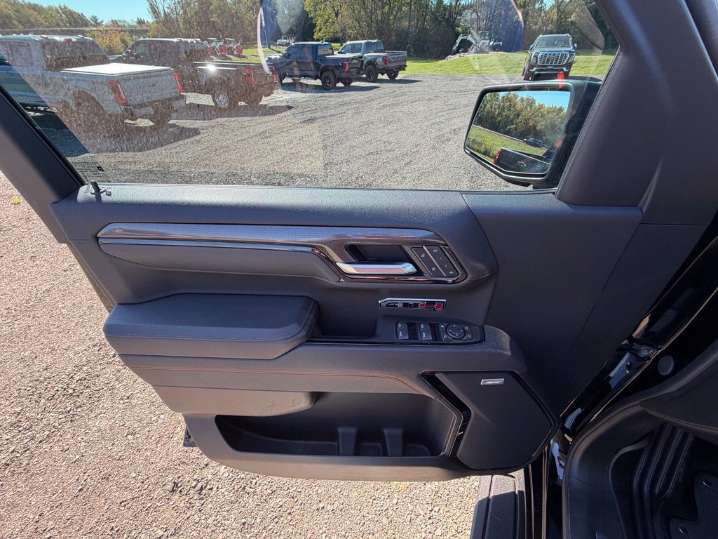 Used 2025 GMC Sierra 1500 AT4 w/ Technology Package AWD/4WD image 6