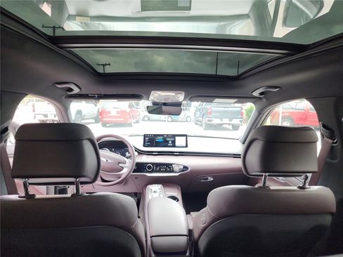 Used 2022 Genesis GV70 2.5T w/ Advanced Package image 25