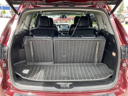Used 2017 Toyota Highlander XLE AWD/4WD image 39