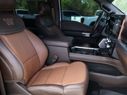 Used 2025 Ford F350 King Ranch w/ FX4 Off-Road Package image 29