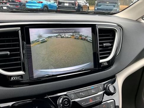 Used 2023 Chrysler Pacifica Touring-L image 14