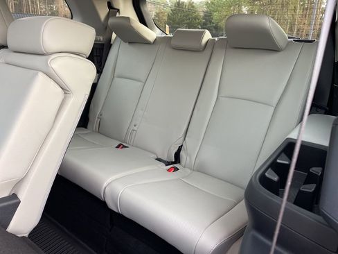 Used 2025 Toyota Grand Highlander AWD image 23