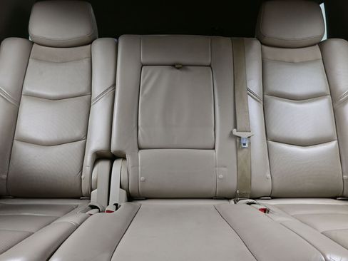 Used 2015 Cadillac Escalade Luxury image 15