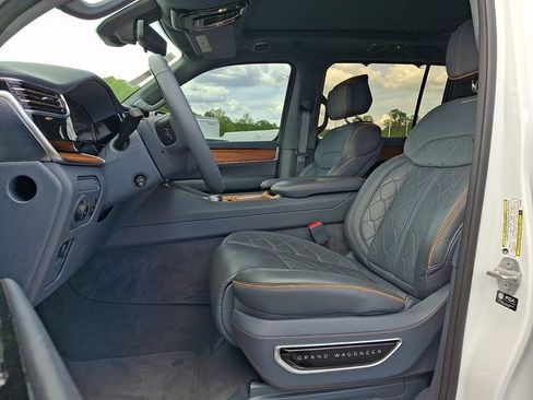 Used 2022 Jeep Grand Wagoneer Series III w/ Flexible Seating Group AWD/4WD image 13
