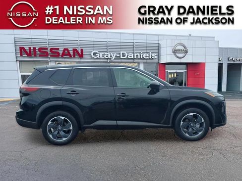 Used 2024 Nissan Rogue SV AWD/4WD image 2